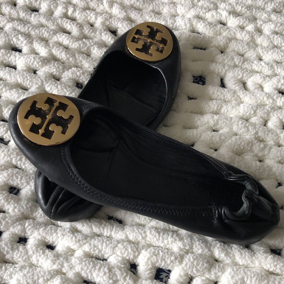 Tory Burch Reva ballet flats. Gold medallion. Black leather. Size 8 1/2.EUC - Picture 4 of 6